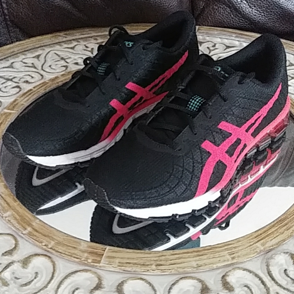 NEW Asics Gel Quantum 180